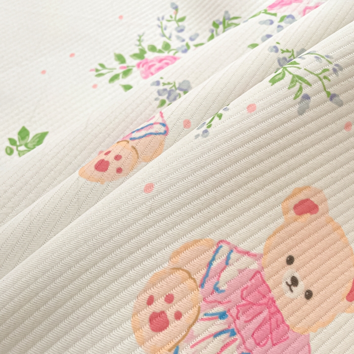 91家纺网 家纺一手货源 找家纺 柒月家居 2026新款斜纹凉感豆豆床裙款凉席 床裙-粉花软熊