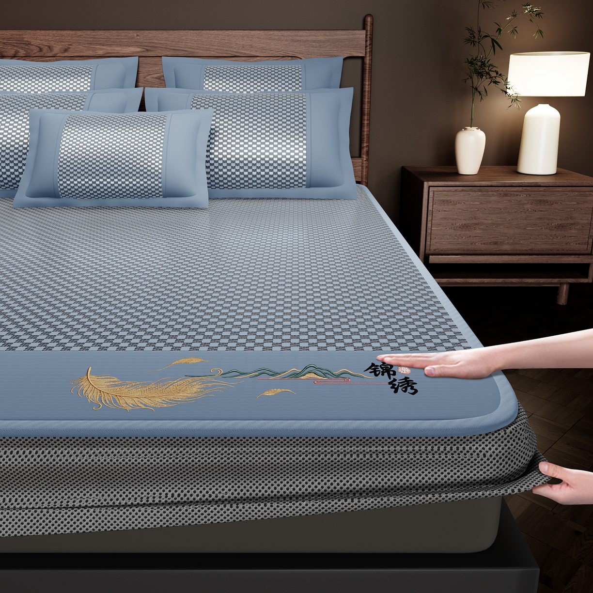 91家纺网 家纺一手货源 找家纺 永旺家纺 2026新款羽毛刺绣冰藤席子凉席 蓝色