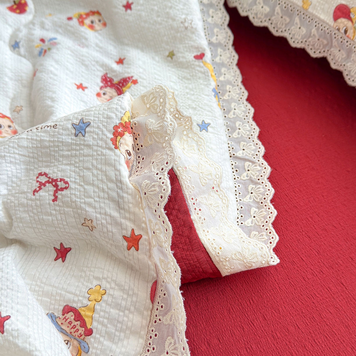 91家纺网 家纺一手货源 找家纺 （总）弗苓家纺 2026新款高克重泡芙棉花边款夏被夏凉被空调被四件套小红书推荐-风格一