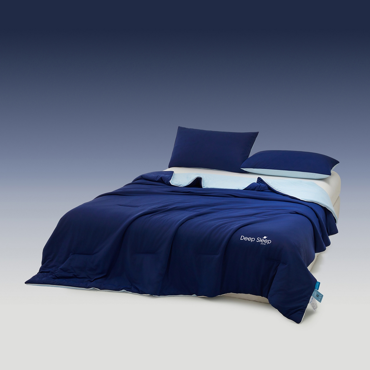 91家纺网 家纺一手货源 找家纺 玉相逢 2026新款深睡眠高克重凉感丝夏被夏凉被空调被 深蓝拼冰肌蓝