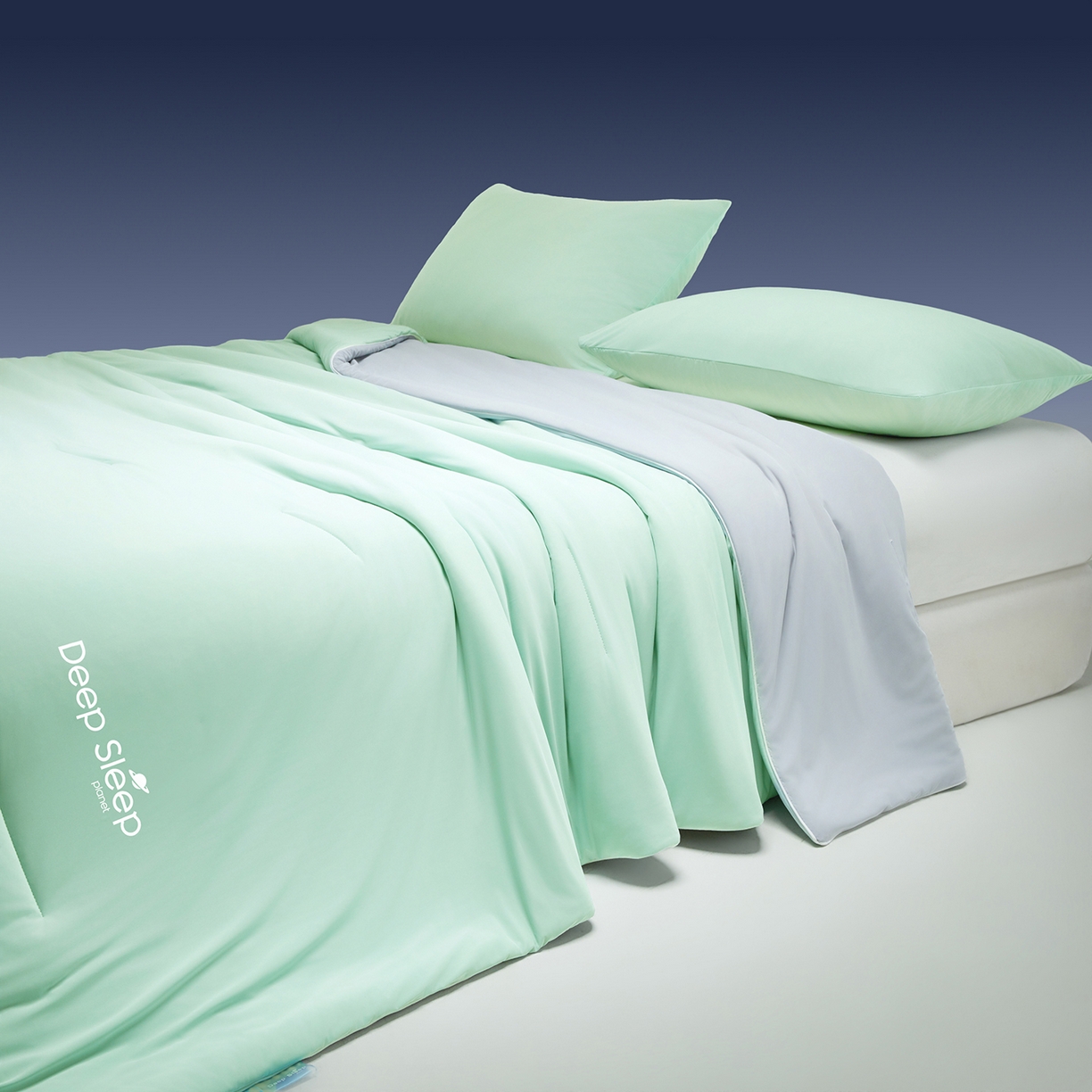 91家纺网 家纺一手货源 找家纺 玉相逢 2026新款深睡眠高克重凉感丝夏被夏凉被空调被 薄荷绿拼星灰