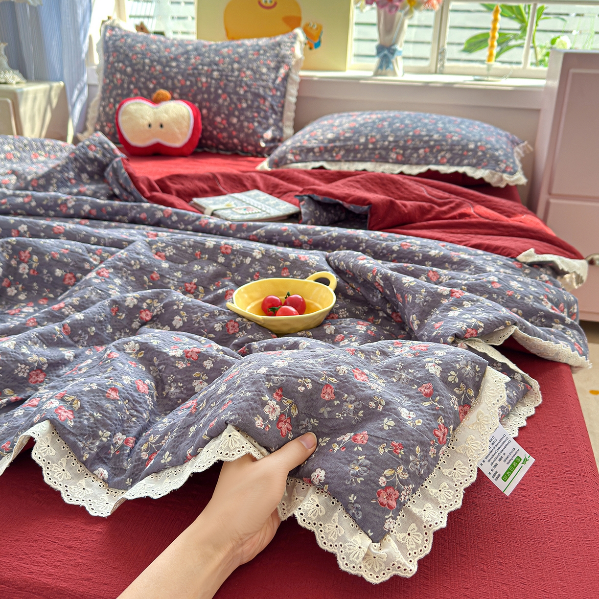 91家纺网 家纺一手货源 找家纺 （总）弗苓家纺 2026新款高克重泡芙棉花边款夏被夏凉被空调被四件套小红书推荐-风格一