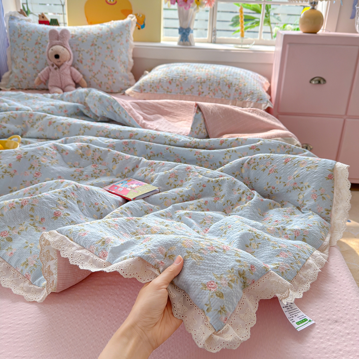 91家纺网 家纺一手货源 找家纺 （总）弗苓家纺 2026新款高克重泡芙棉花边款夏被夏凉被空调被四件套小红书推荐-风格一