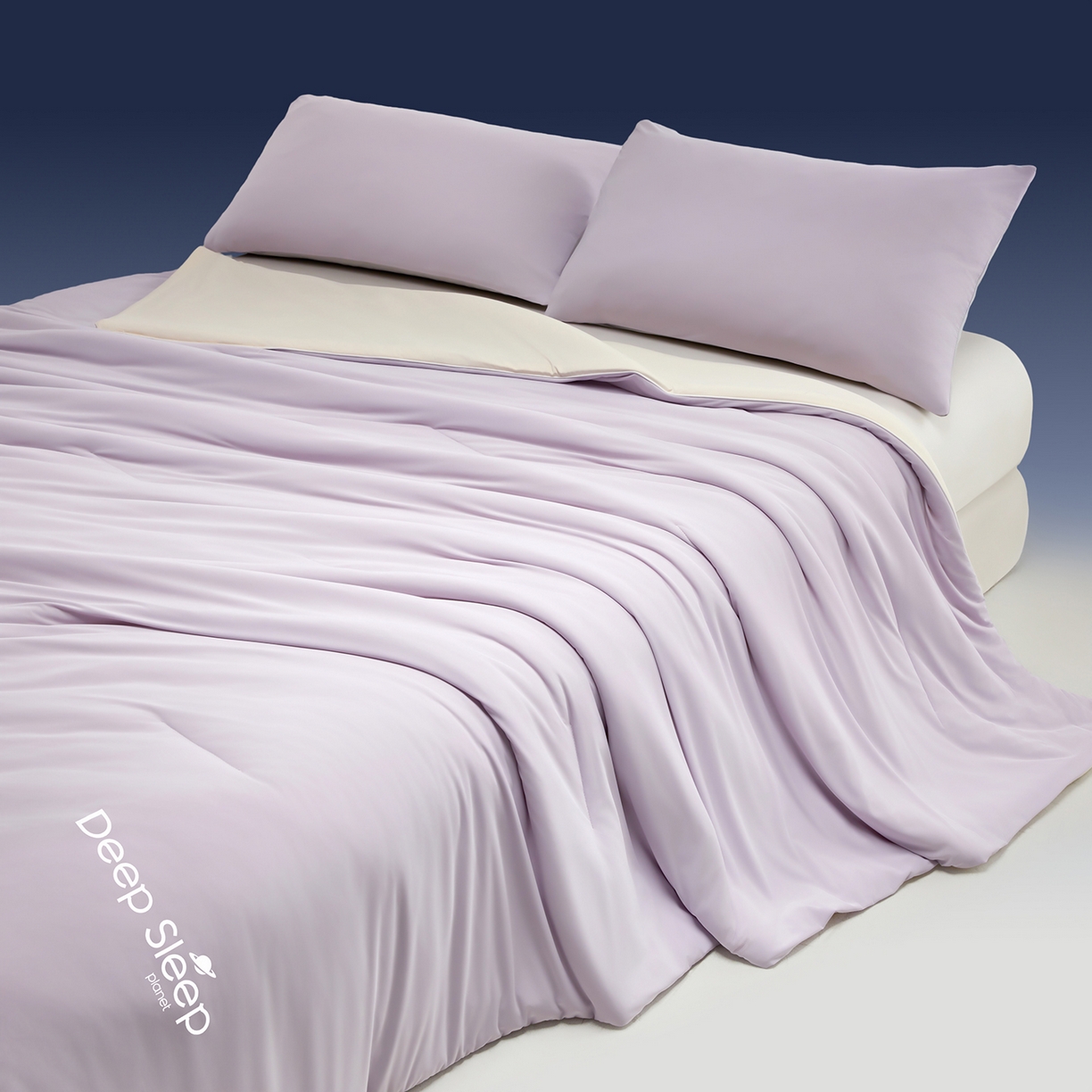 91家纺网 家纺一手货源 找家纺 玉相逢 2026新款深睡眠高克重凉感丝夏被夏凉被空调被 梦幻紫拼浅黄