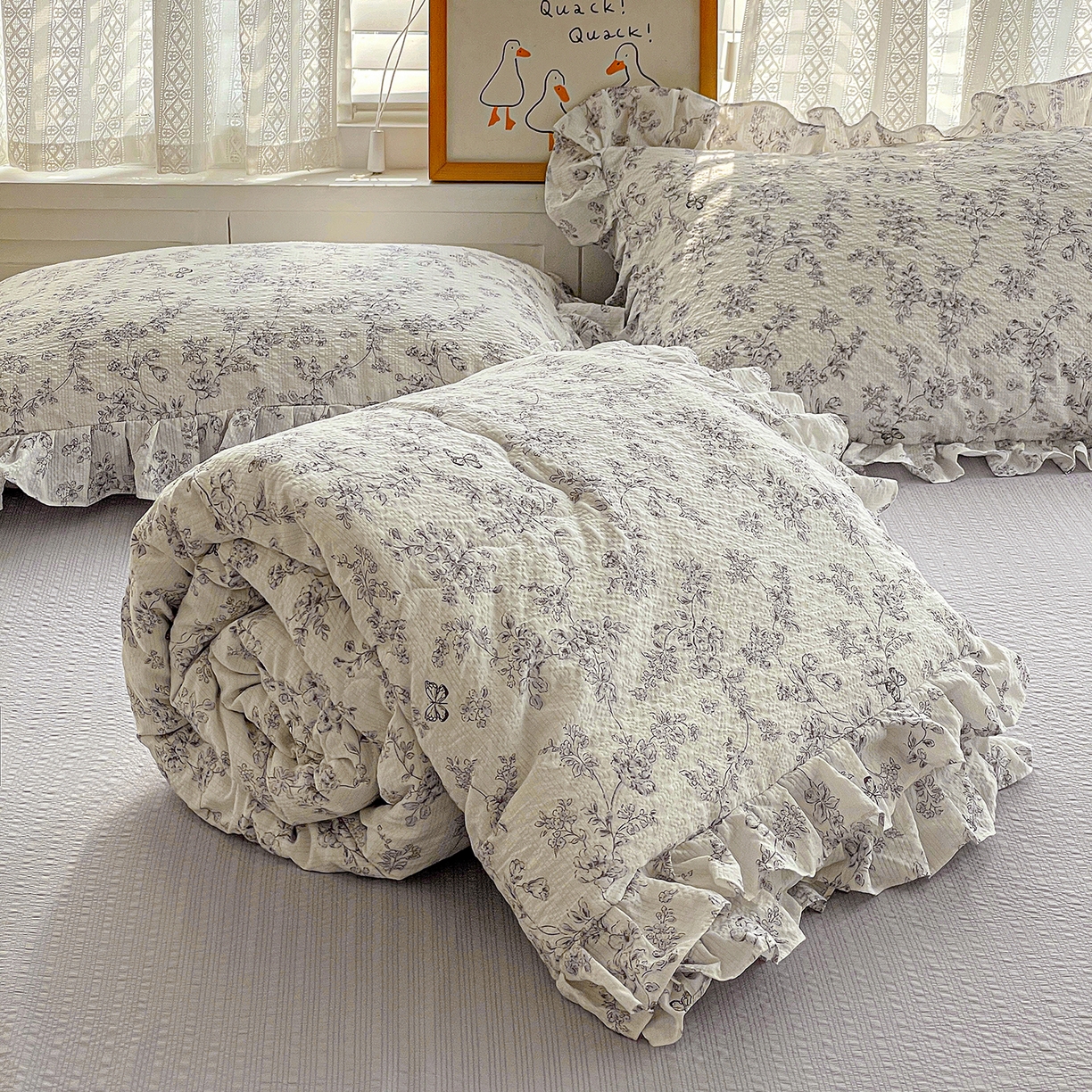 91家纺网 家纺一手货源 找家纺 蓝极人 2026新款泡芙棉花边夏被四件套 XB蝶迹