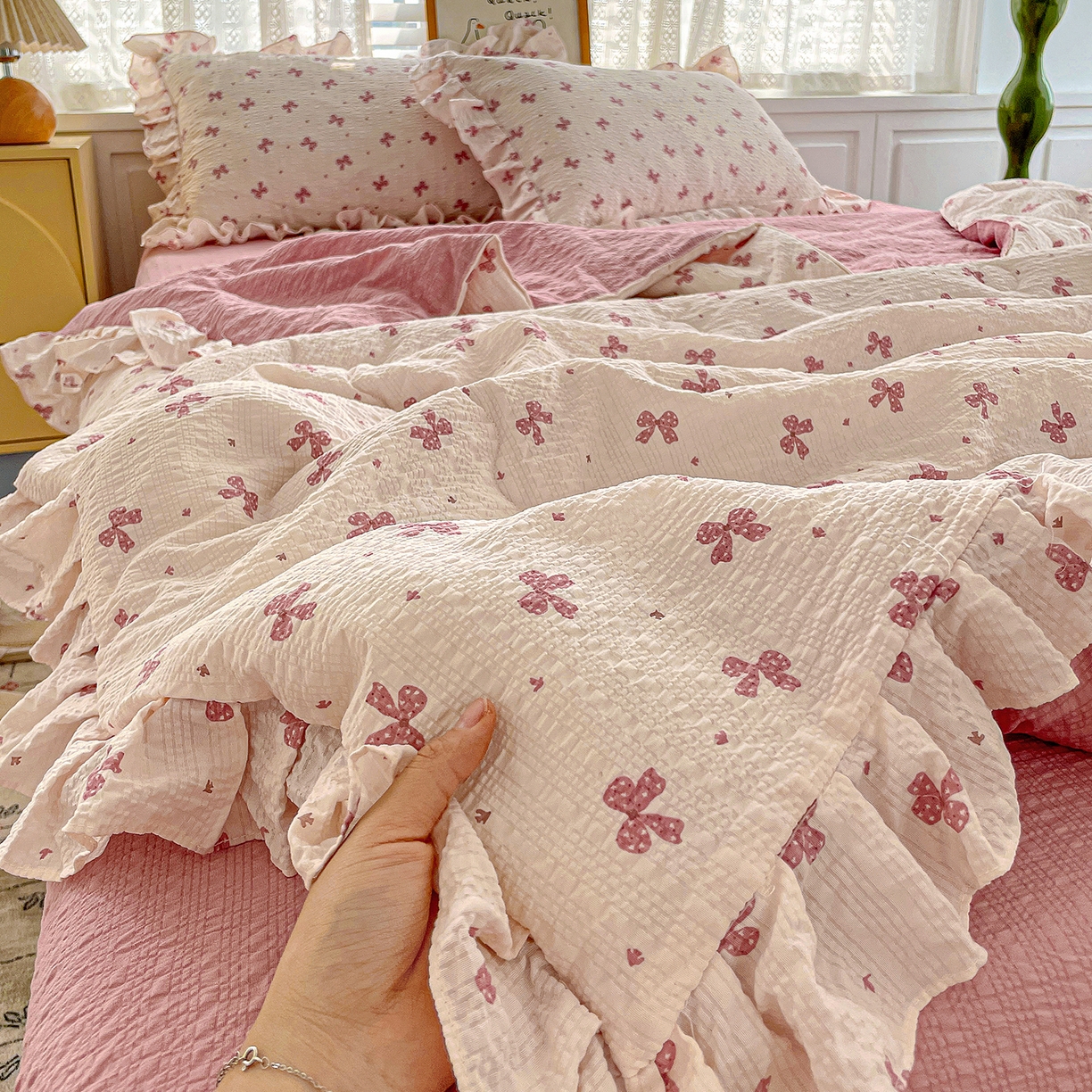 91家纺网 家纺一手货源 找家纺 蓝极人 2026新款泡芙棉花边夏被四件套 XB若梦