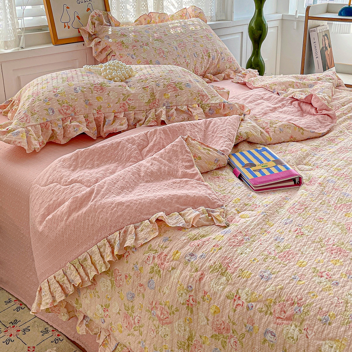 91家纺网 家纺一手货源 找家纺 蓝极人 2026新款泡芙棉花边夏被四件套 XB浅夏