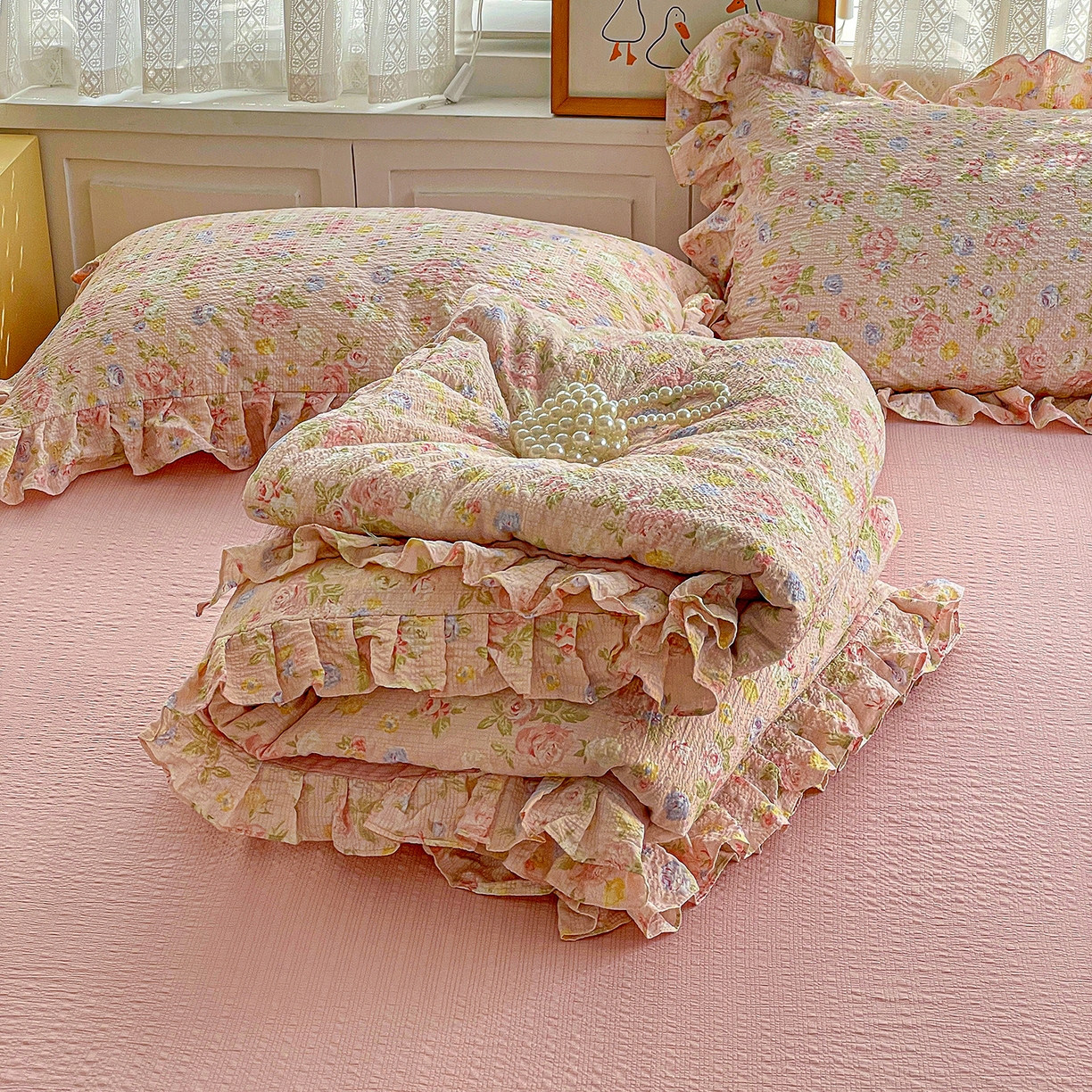 91家纺网 家纺一手货源 找家纺 蓝极人 2026新款泡芙棉花边夏被四件套 XB浅夏