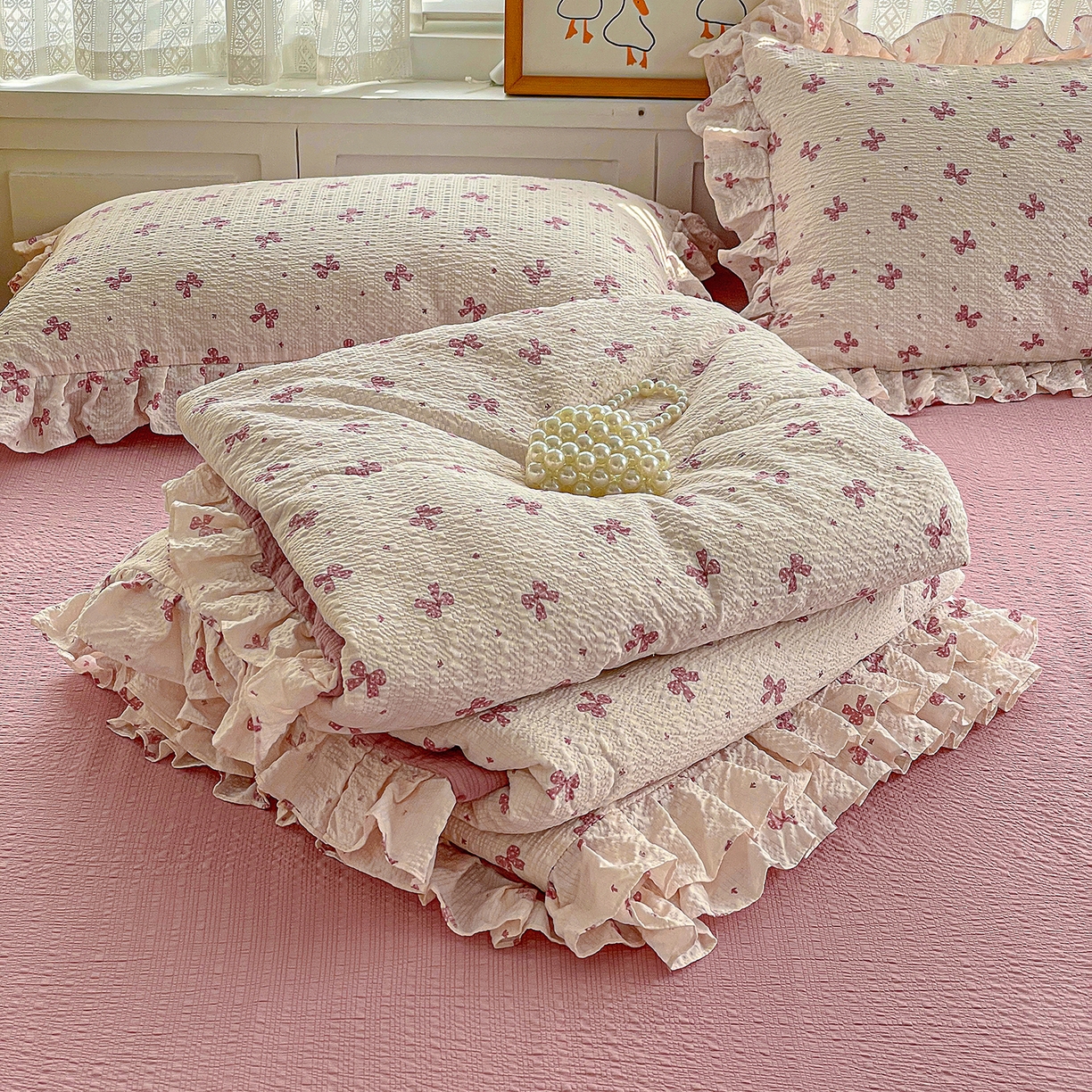 91家纺网 家纺一手货源 找家纺 蓝极人 2026新款泡芙棉花边夏被四件套 XB若梦