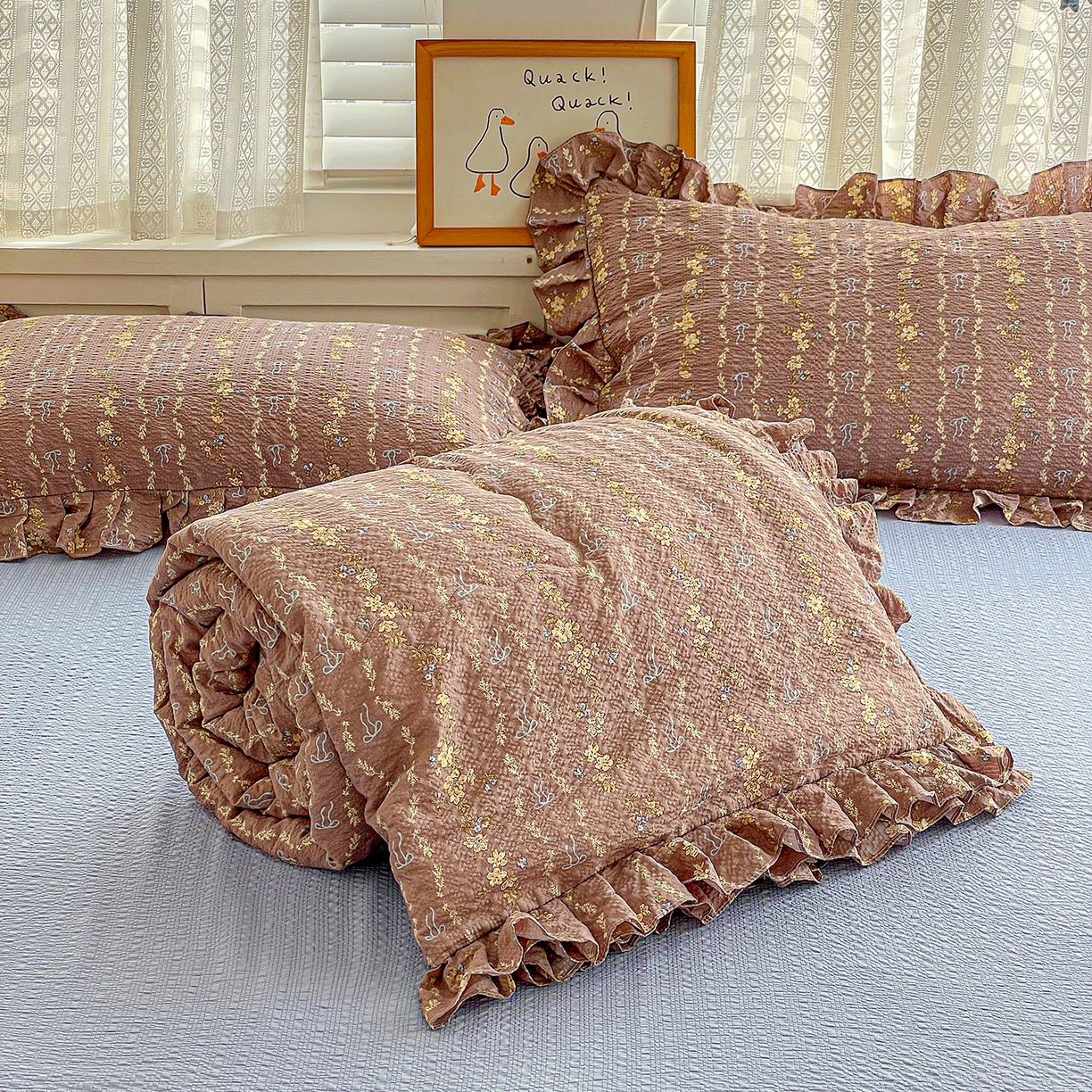 91家纺网 家纺一手货源 找家纺 蓝极人 2026新款泡芙棉花边夏被四件套 XB情人节咖