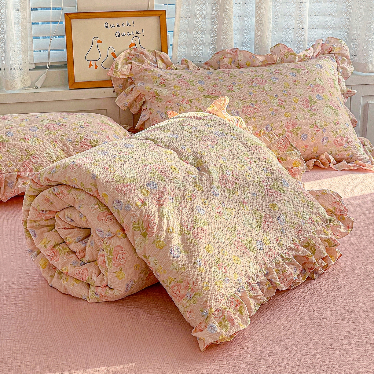 91家纺网 家纺一手货源 找家纺 蓝极人 2026新款泡芙棉花边夏被四件套 XB浅夏