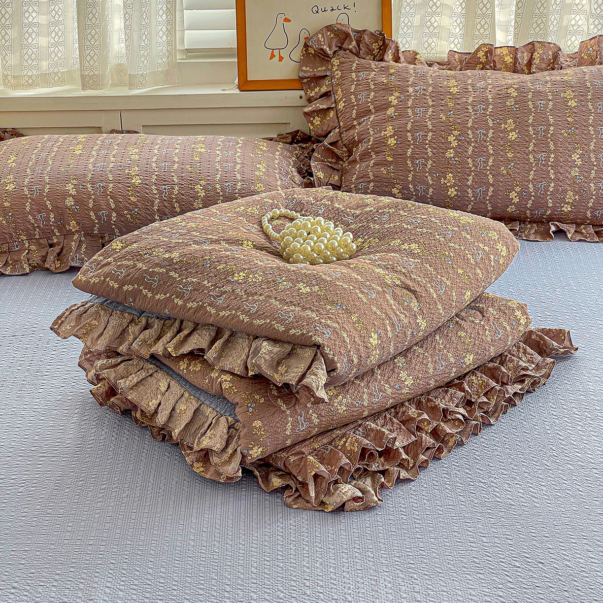 91家纺网 家纺一手货源 找家纺 蓝极人 2026新款泡芙棉花边夏被四件套 XB情人节咖