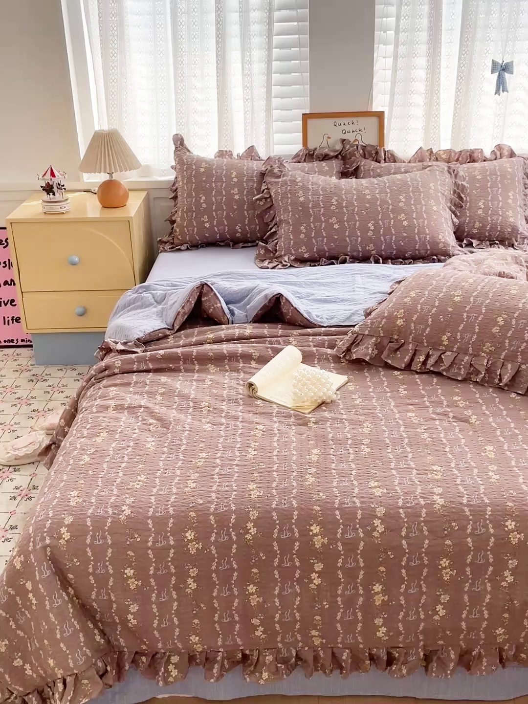 91家纺网 家纺一手货源 找家纺 蓝极人 2026新款泡芙棉花边夏被四件套 XB情人节咖