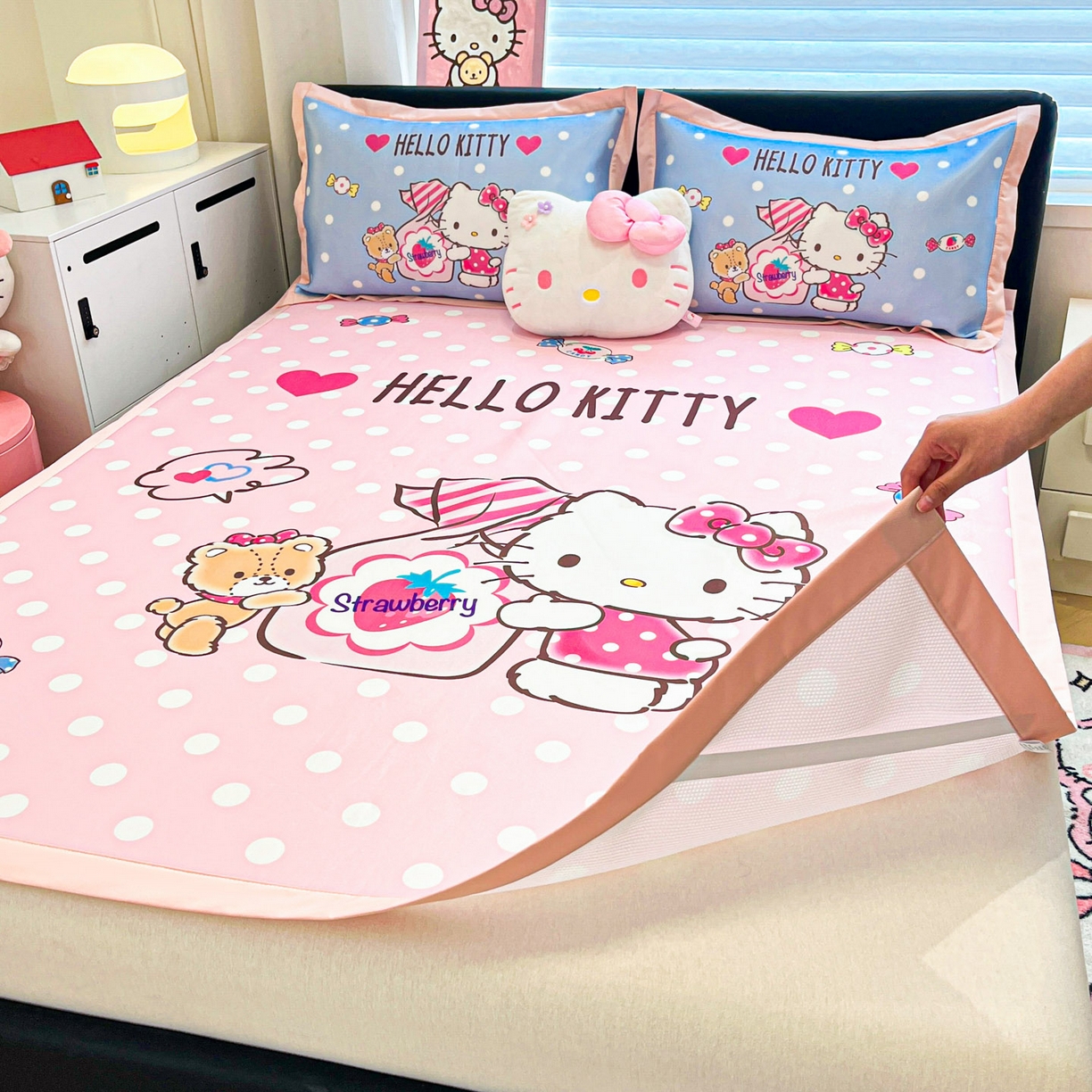 91家纺网 家纺一手货源 找家纺 暮思家居 2026新款正版授权A类大版数码印花三丽鸥枕套单品枕套枕套单件 草莓KT