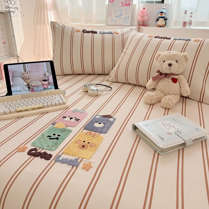 91家纺网 家纺一手货源 找家纺 雅萱家纺 2026新款全棉老粗布毛巾绣床单 Cute Luck四小只