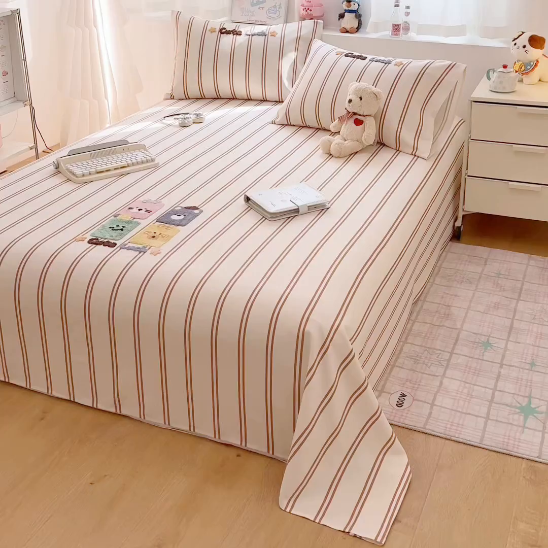 91家纺网 家纺一手货源 找家纺 雅萱家纺 2026新款全棉老粗布毛巾绣床单 Cute Luck四小只