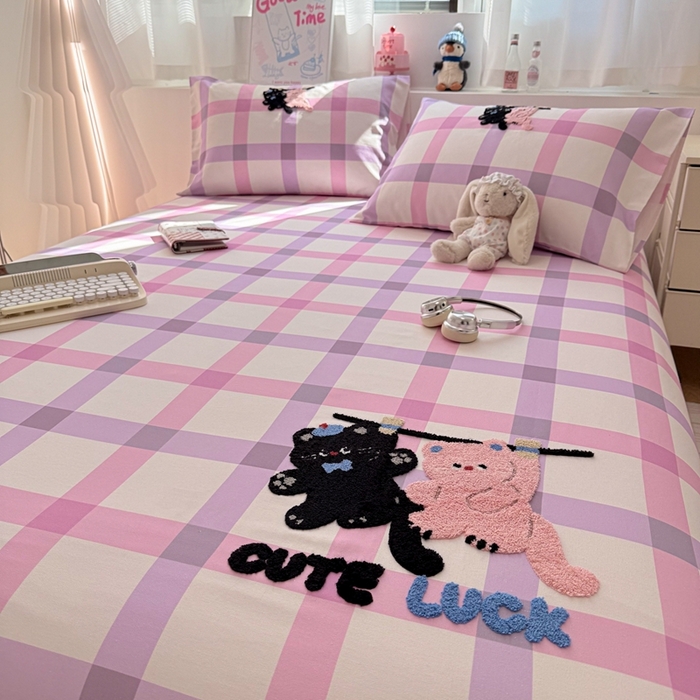 雅萱家纺 2026新款全棉老粗布毛巾绣床单 粉紫格幸运猫