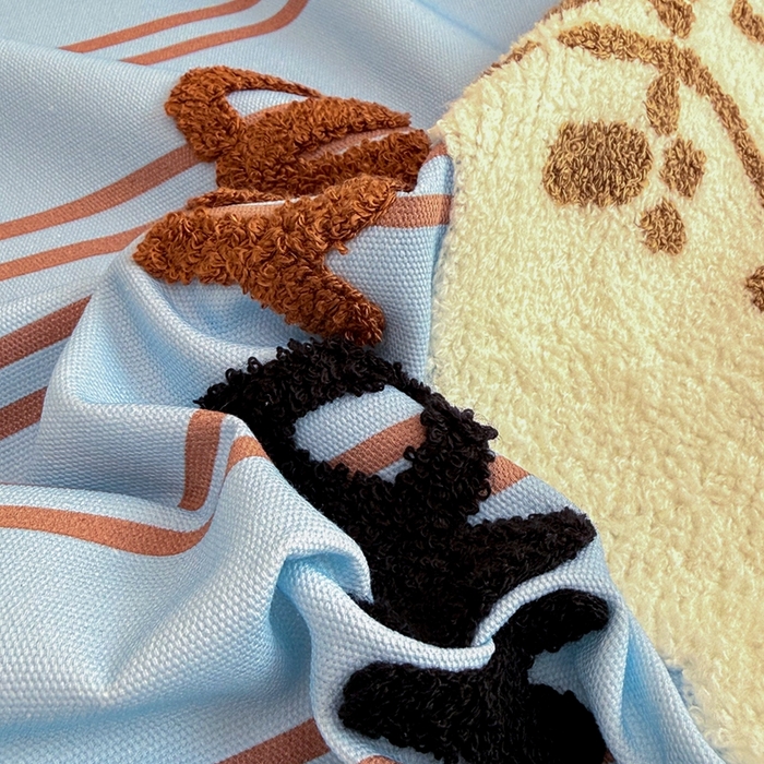 91家纺网 家纺一手货源 找家纺 雅萱家纺 2026新款全棉老粗布毛巾绣床单 蓝棕条纹狗