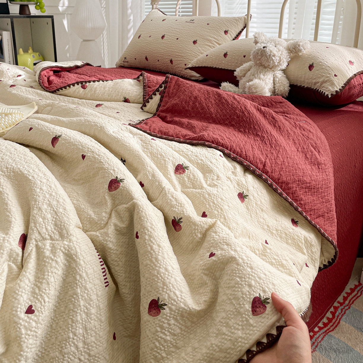 91家纺网 家纺一手货源 找家纺 蓝极人 2026新款泡芙贝壳边夏被四件套 XB草莓