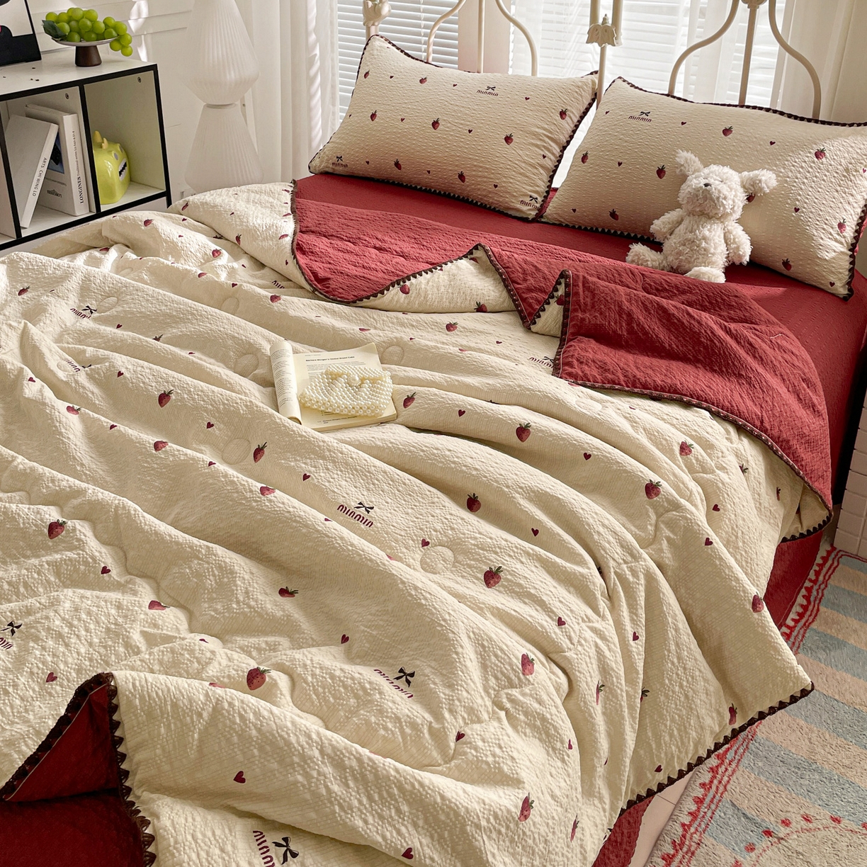 91家纺网 家纺一手货源 找家纺 蓝极人 2026新款泡芙贝壳边夏被四件套 XB草莓