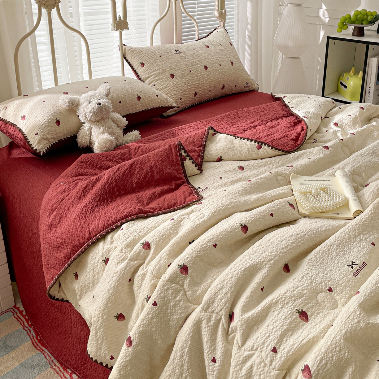 91家纺网 家纺一手货源 找家纺 蓝极人 2026新款泡芙贝壳边夏被四件套 XB草莓