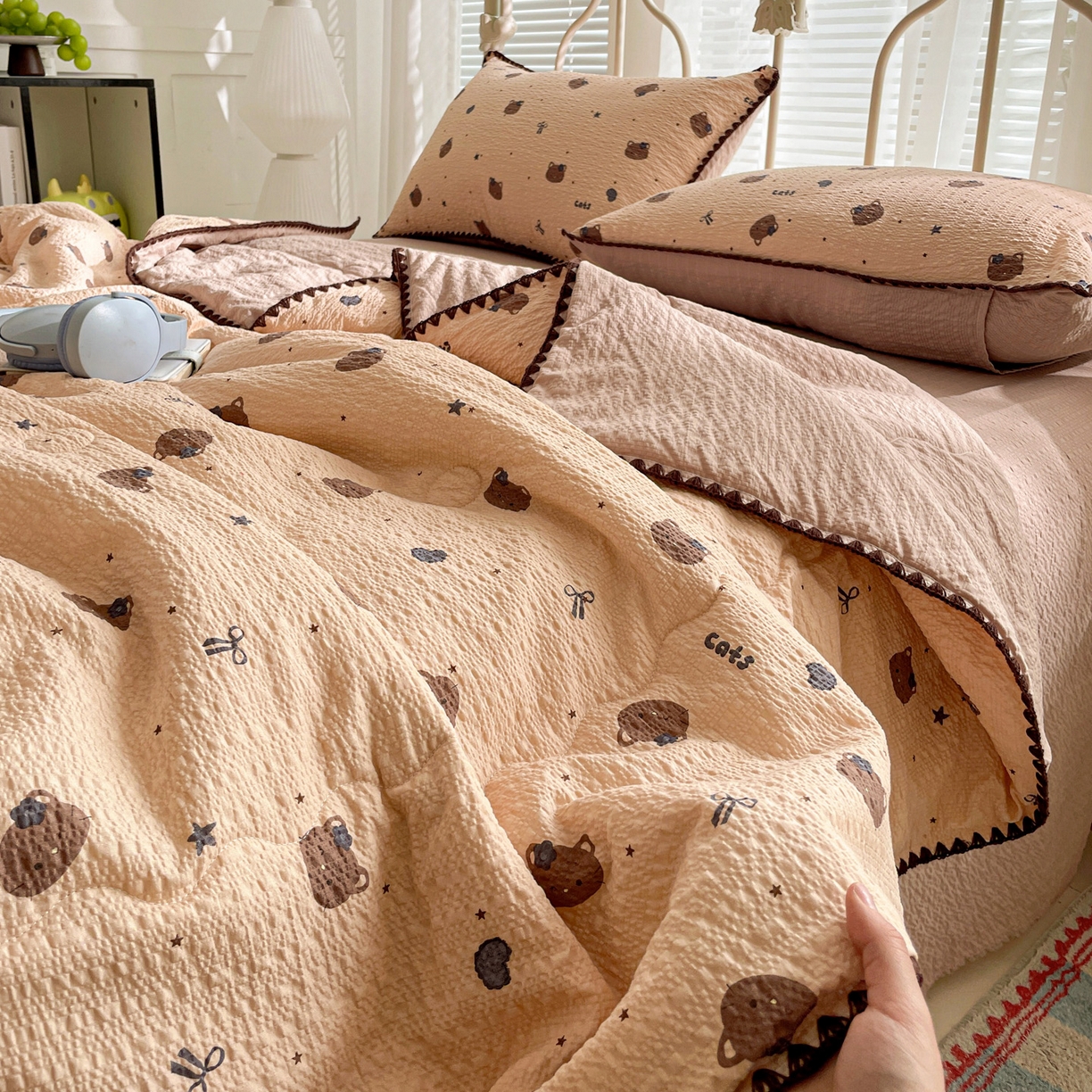 91家纺网 家纺一手货源 找家纺 蓝极人 2026新款泡芙贝壳边夏被四件套 XB曲奇猫