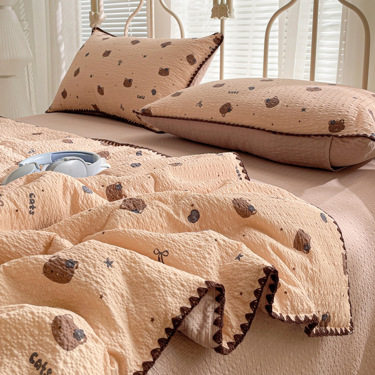 91家纺网 家纺一手货源 找家纺 蓝极人 2026新款泡芙贝壳边夏被四件套 XB曲奇猫