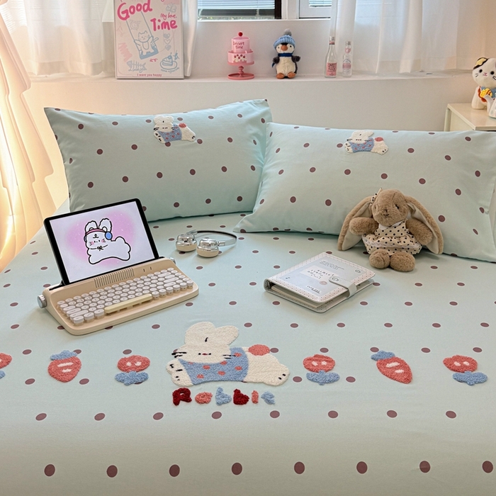 91家纺网 家纺一手货源 找家纺 雅萱家纺 2026新款全棉老粗布毛巾绣床单 青柠波点奶兔