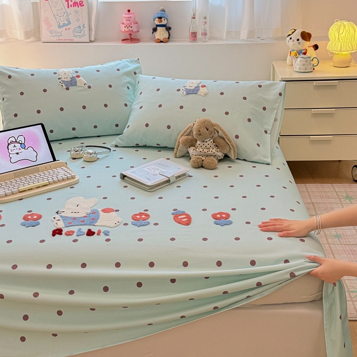 91家纺网 家纺一手货源 找家纺 雅萱家纺 2026新款全棉老粗布毛巾绣床单 青柠波点奶兔