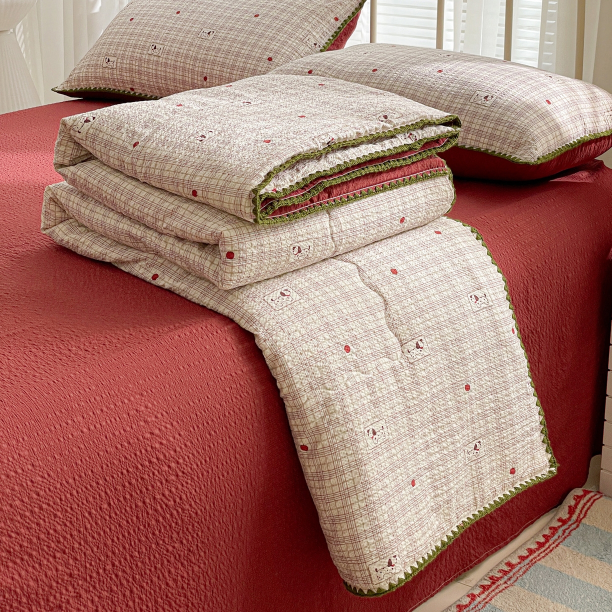 91家纺网 家纺一手货源 找家纺 蓝极人 2026新款泡芙贝壳边夏被四件套 XB苹果狗