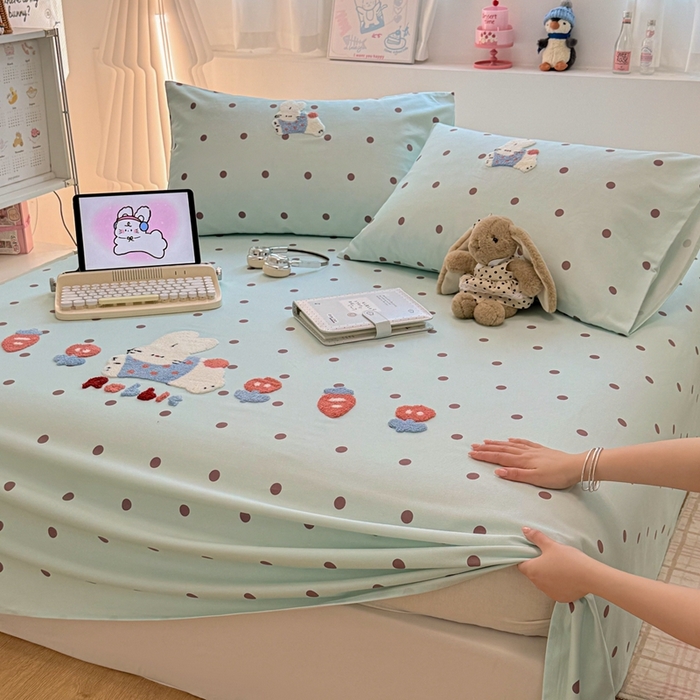 91家纺网 家纺一手货源 找家纺 雅萱家纺 2026新款全棉老粗布毛巾绣床单 青柠波点奶兔