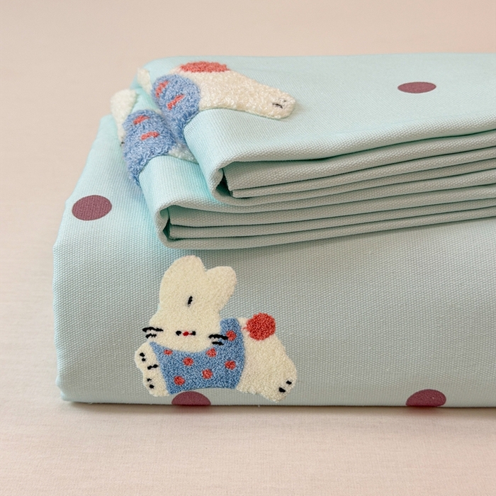 91家纺网 家纺一手货源 找家纺 雅萱家纺 2026新款全棉老粗布毛巾绣床单 青柠波点奶兔