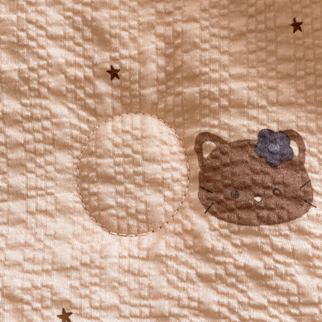 91家纺网 家纺一手货源 找家纺 蓝极人 2026新款泡芙贝壳边夏被四件套 XB曲奇猫