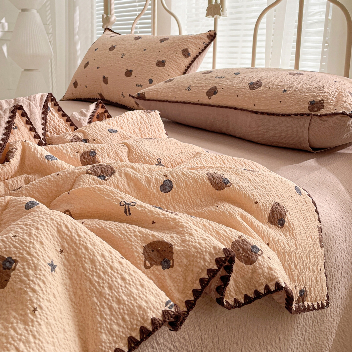 91家纺网 家纺一手货源 找家纺 蓝极人 2026新款泡芙贝壳边夏被四件套 XB曲奇猫