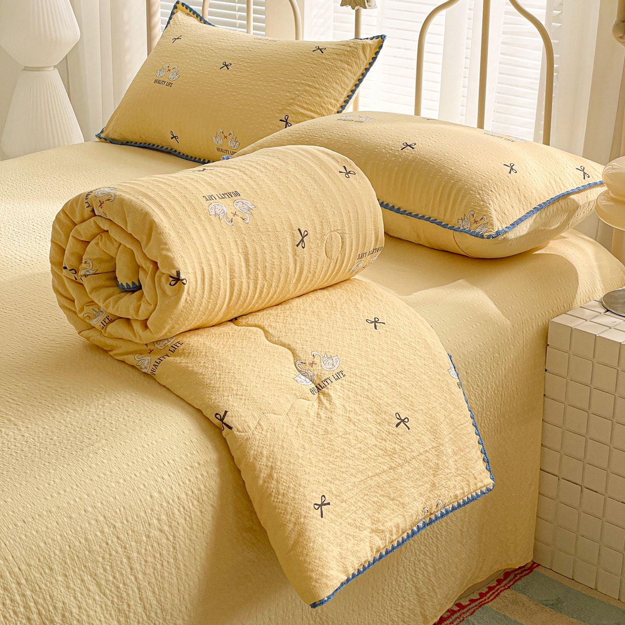 91家纺网 家纺一手货源 找家纺 蓝极人 2026新款泡芙贝壳边夏被四件套 XB施华洛黄