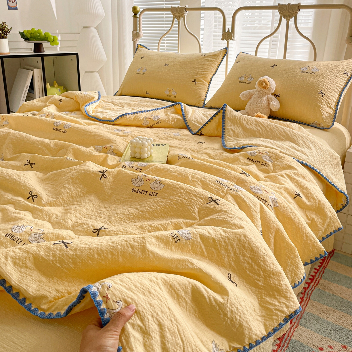 91家纺网 家纺一手货源 找家纺 蓝极人 2026新款泡芙贝壳边夏被四件套 XB施华洛黄