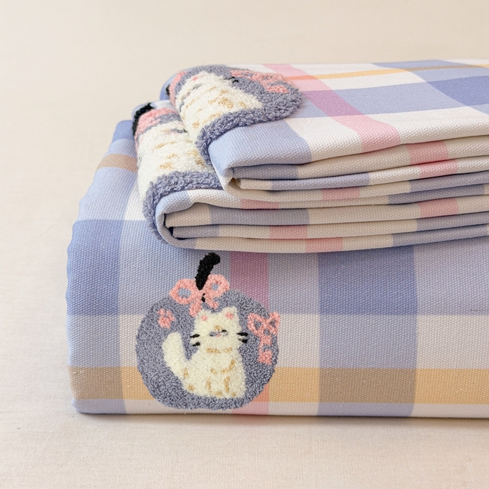 91家纺网 家纺一手货源 找家纺 雅萱家纺 2026新款全棉老粗布毛巾绣床单 软萌奶猫
