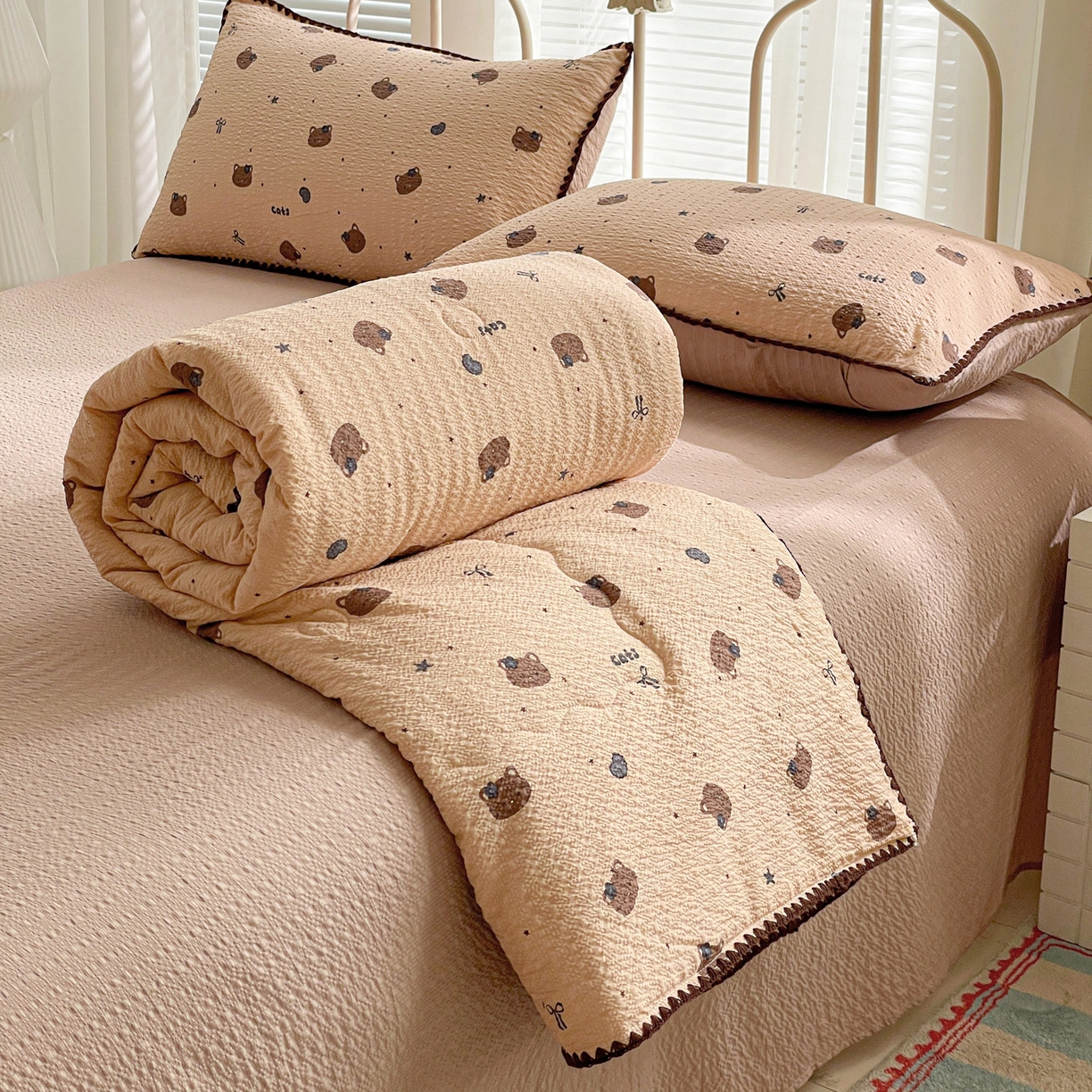 91家纺网 家纺一手货源 找家纺 蓝极人 2026新款泡芙贝壳边夏被四件套 XB曲奇猫