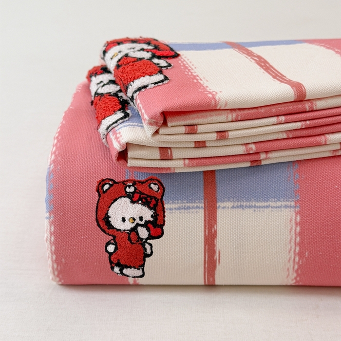 91家纺网 家纺一手货源 找家纺 雅萱家纺 2026新款全棉老粗布毛巾绣床单 甜莓Kitty