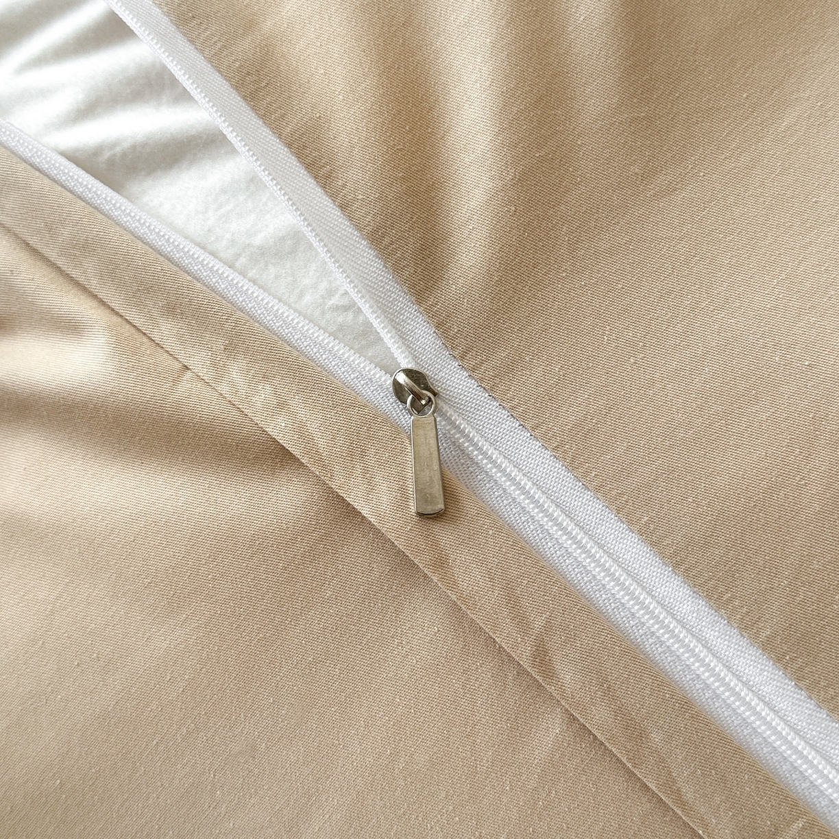 91家纺网 家纺一手货源 找家纺 优悦生活馆 2026新款60s全棉提花四件套 浪漫情缘-奶昔白