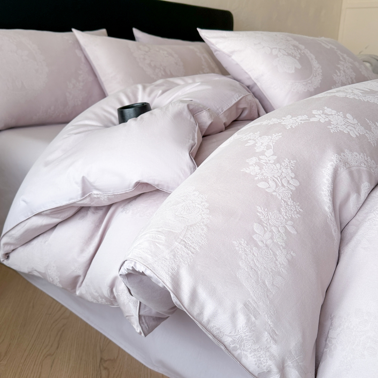 91家纺网 家纺一手货源 找家纺 优悦生活馆 2026新款60s全棉提花四件套 法式浪漫-幻影紫