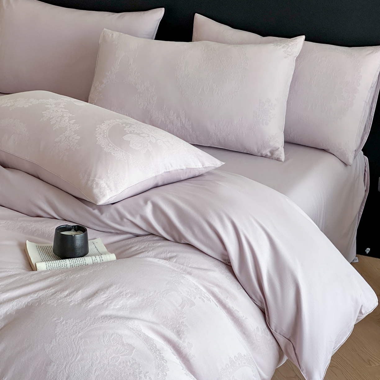 91家纺网 家纺一手货源 找家纺 优悦生活馆 2026新款60s全棉提花四件套 法式浪漫-幻影紫