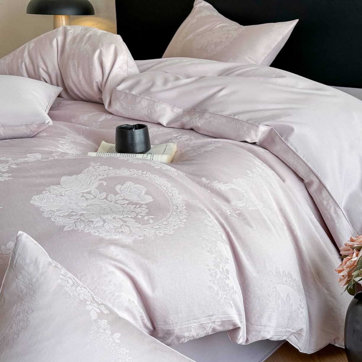 91家纺网 家纺一手货源 找家纺 优悦生活馆 2026新款60s全棉提花四件套 法式浪漫-幻影紫