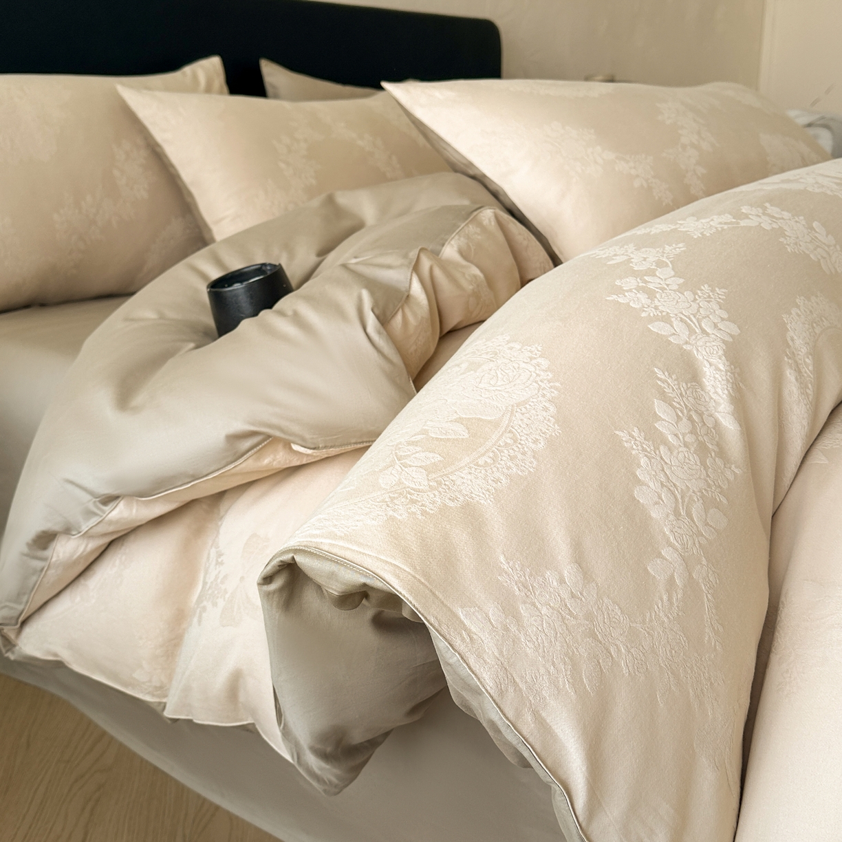 91家纺网 家纺一手货源 找家纺 优悦生活馆 2026新款60s全棉提花四件套 法式浪漫-米杏