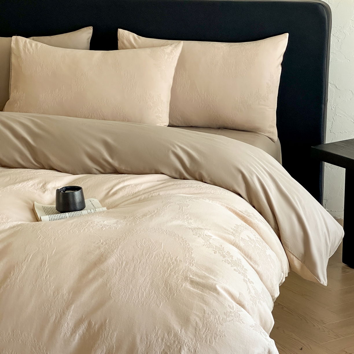 91家纺网 家纺一手货源 找家纺 优悦生活馆 2026新款60s全棉提花四件套 法式浪漫-米杏