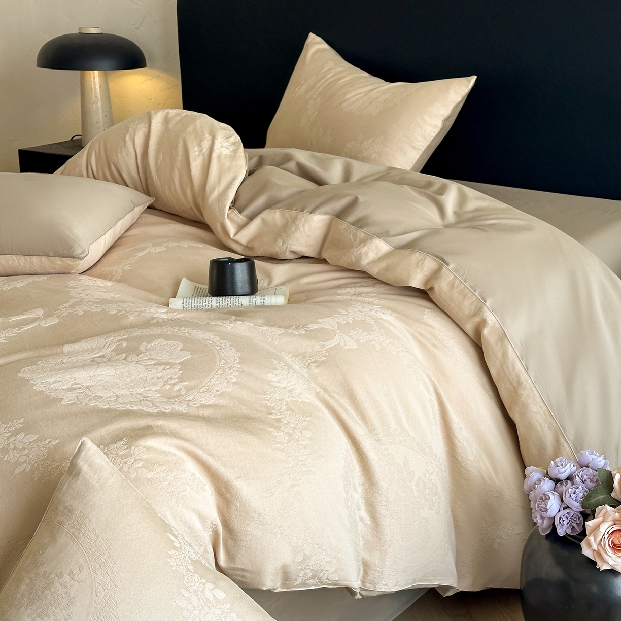 91家纺网 家纺一手货源 找家纺 优悦生活馆 2026新款60s全棉提花四件套 法式浪漫-米杏