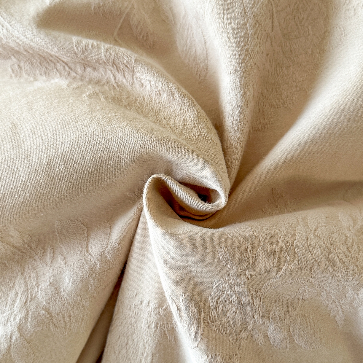 91家纺网 家纺一手货源 找家纺 优悦生活馆 2026新款60s全棉提花四件套 法式浪漫-米杏