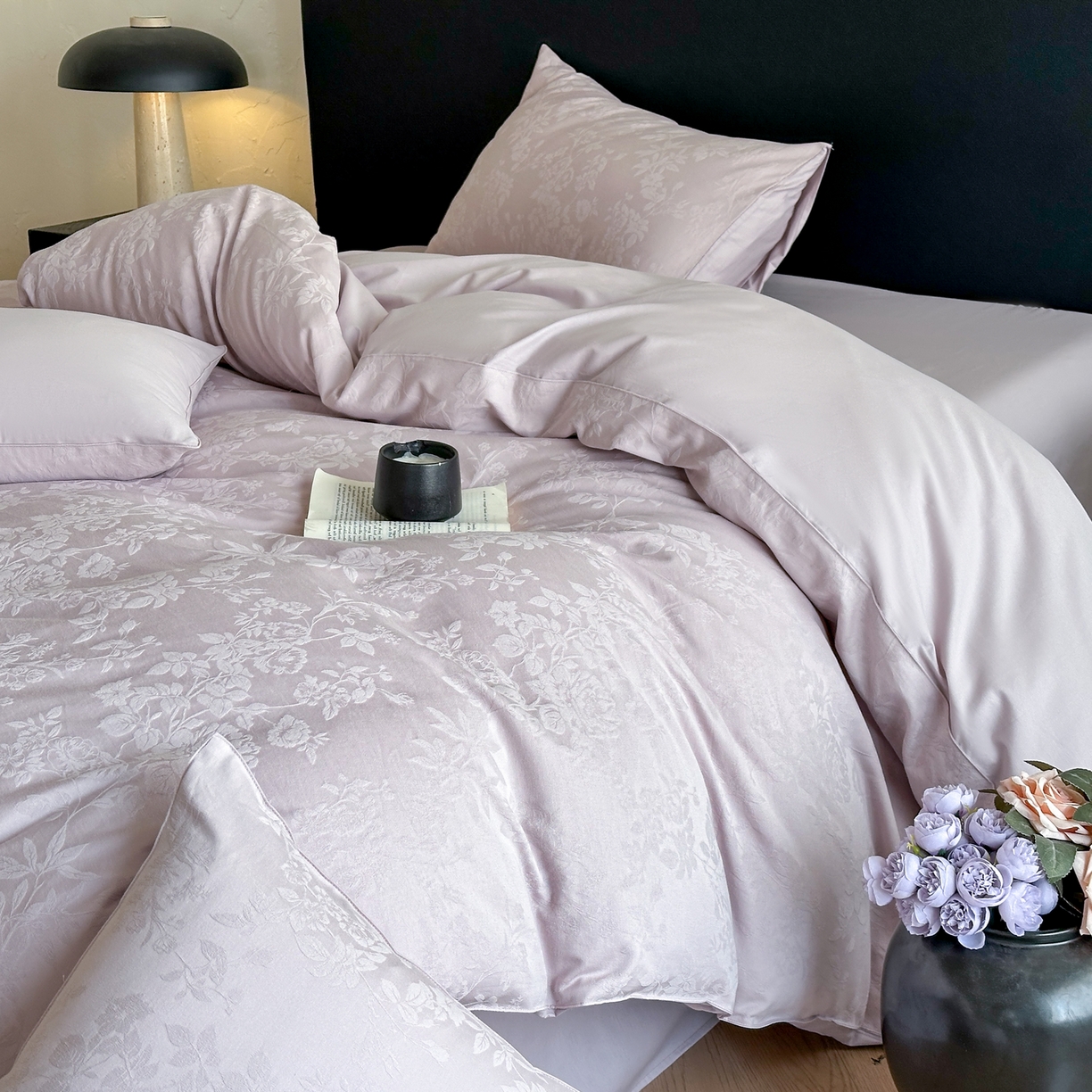 91家纺网 家纺一手货源 找家纺 优悦生活馆 2026新款60s全棉提花四件套 花香韵美-淡雅紫