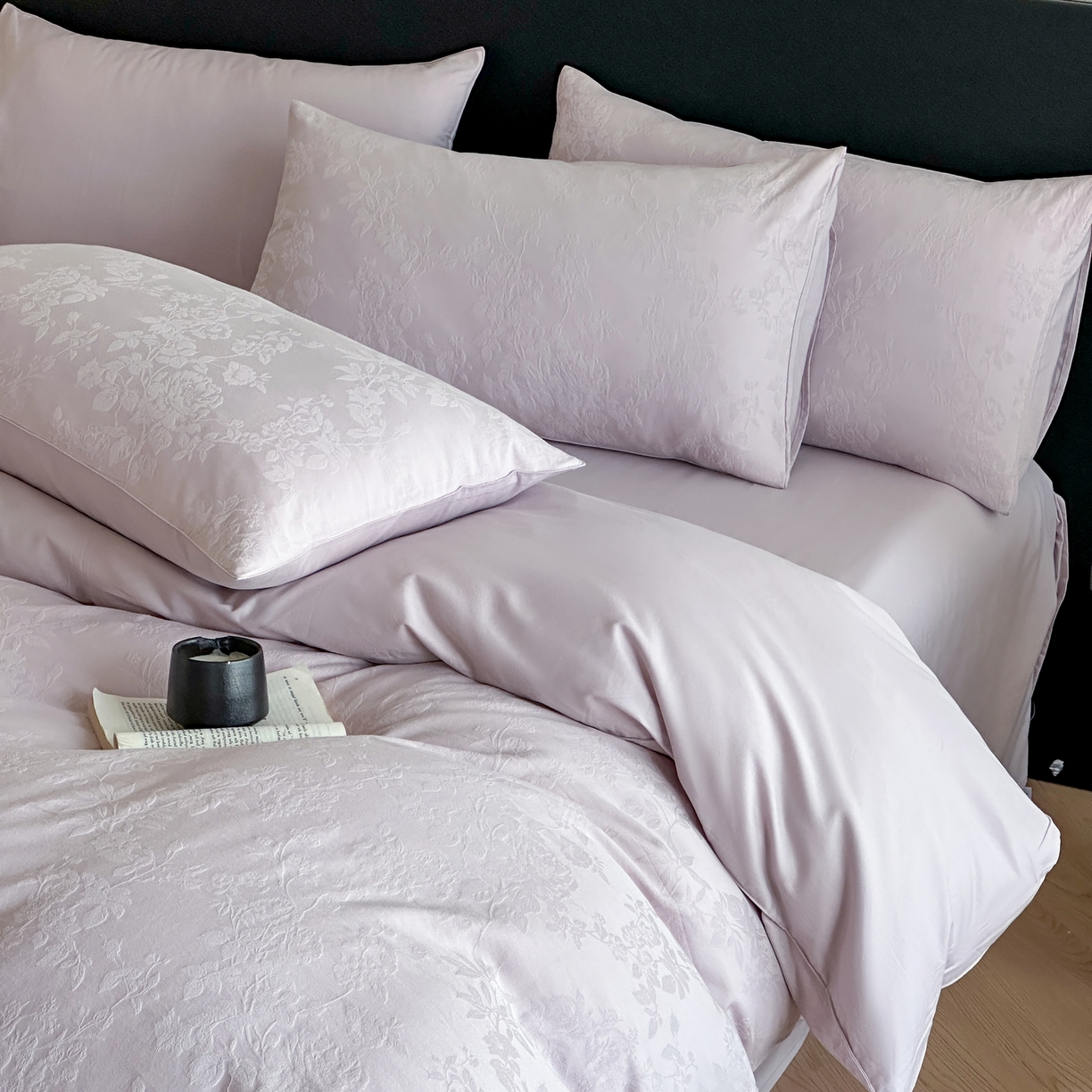 91家纺网 家纺一手货源 找家纺 优悦生活馆 2026新款60s全棉提花四件套 花香韵美-淡雅紫