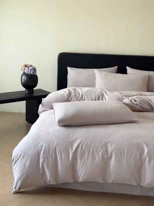 91家纺网 家纺一手货源 找家纺 优悦生活馆 2026新款60s全棉提花四件套 花香韵美-淡雅紫